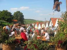 Burkov a dov slavnost a vinn podzim jen kousek za hranicemi v regionu Land um Laa ve Weinviertelu