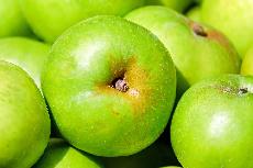 Potravinsk inspekce opt zjistila polsk jablka s pesticidy v trn sti