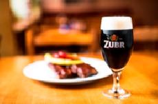 Prvn leton specil pivovaru Zubr je ern tinctka