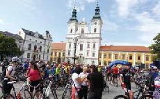 Na kole vinohrady Uherskohradiska se pesouv na ervenec