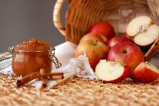 Inspirujte se sladkmi recepty se vestkami a jablky 