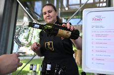 GRAND PRIX VINEX p�edstav� nejlep�� v�na roku v Mendelov� sklen�ku v Brn�
