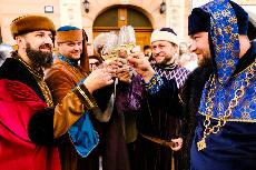 Kr�lovsk� pr�vod, v�no i koncerty zn�m�ch jmen. Znojemsk� historick� vinobran� p�edstavuje dal�� ��st programu