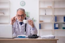 K�va jako droga / k�va jako l�k: Jak� m� rizika a jak� benefity?
